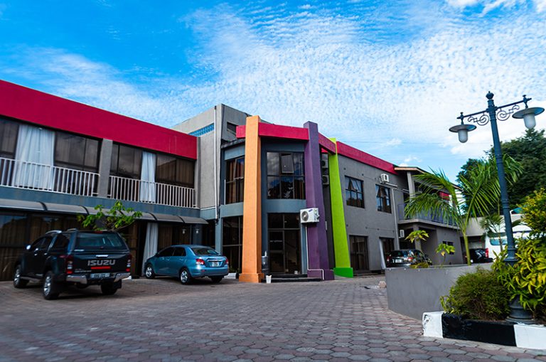 Nomads Court Lodge front 1 768x509
